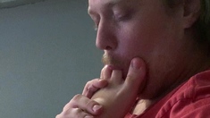 Amateur Foot Fetish Girlfriend Sucks and gives a Footjob