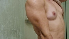 Amateur blonde masturbate when taking shower
