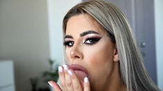 Close up MILF masturbation