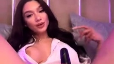 Masturbating solo babe loves her toys