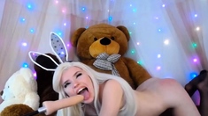 Blonde teen vicki toy fuck her shave sex holes